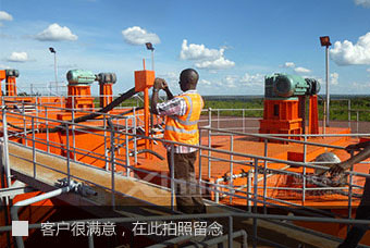 客戶滿意的拍照留念