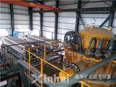 鑫海技術人員在進行設備安裝和調試