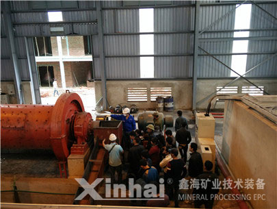 鑫海技術人員為選廠工人進行現場實操培訓