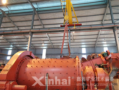 鑫海技術人員在進行設備安裝和調試