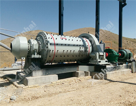 長(zhǎng)石礦球磨機(jī)現(xiàn)場(chǎng)